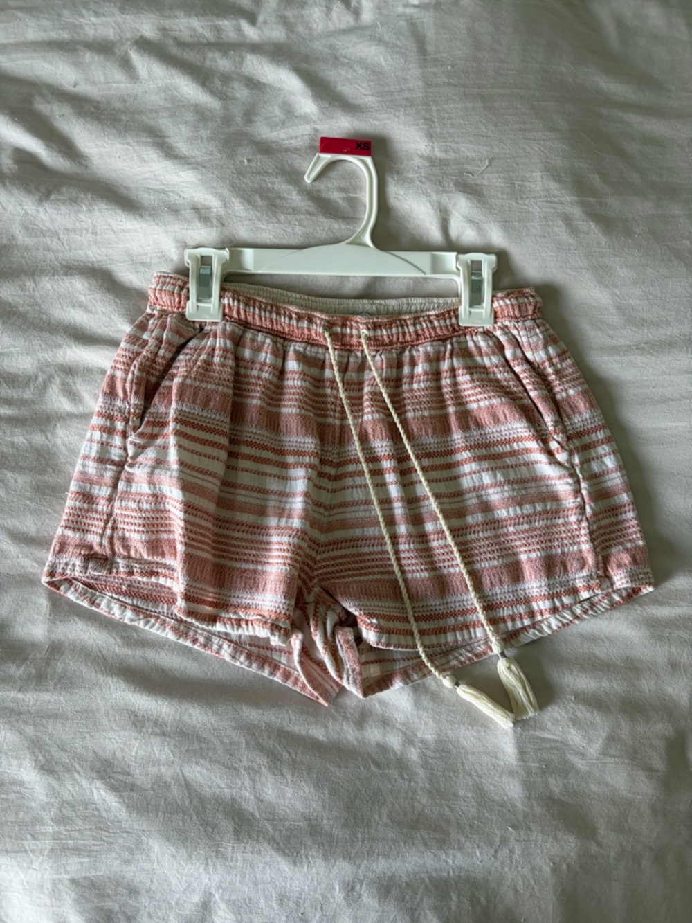 abercrombie coral and white shorts